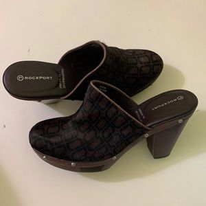 NEW Rockport. Casual Super comfortable quality leather platform & easy slip on.